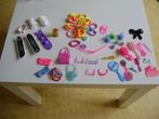 barbie assesoires tasjes zonnebrillen spiegel  makeup doosje, Ophalen of Verzenden, Zo goed als nieuw, Barbie