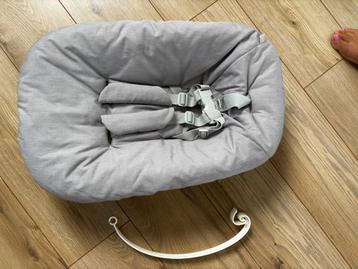 Stokke newborn seat met speelhanger beschikbaar voor biedingen