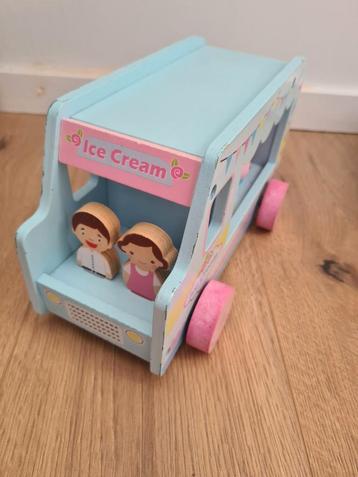 Houten ice cream wagen