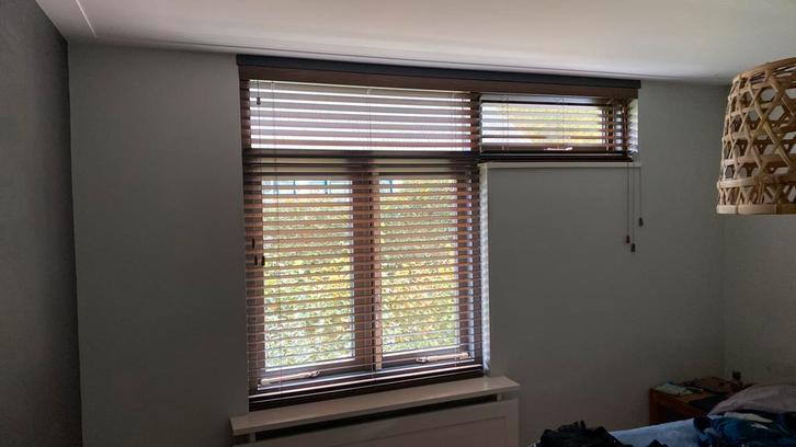 Jalouzien / Luxaflex Wortelnotenhout. (Veneta) 3 stuks, Huis en Inrichting, Stoffering | Gordijnen en Lamellen, Zo goed als nieuw