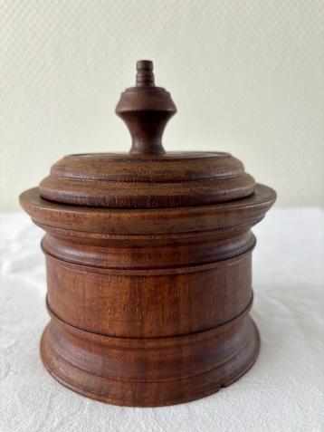 Antieke tabakspot van hout met mooie knop. Handgedraaid. 