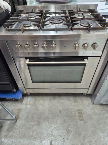 Vrijstaande Solitaire Gasfornuis met Oven beschikbaar voor biedingen