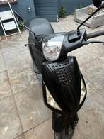 AGM SP 50 cc zwarte scooter blauw kenteken, Fietsen en Brommers, Snorfietsen en Snorscooters, Ophalen of Verzenden, Zo goed als nieuw