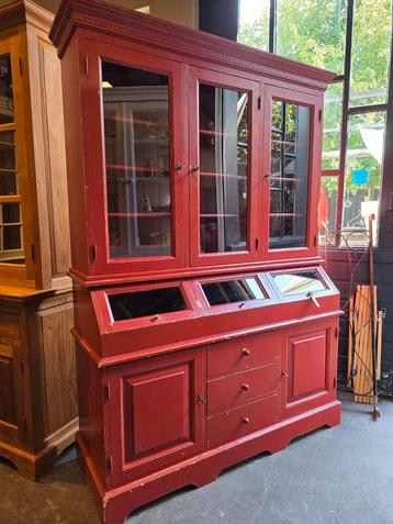 Charmante rode grutterskast | buffetkast | keukenkast beschikbaar voor biedingen
