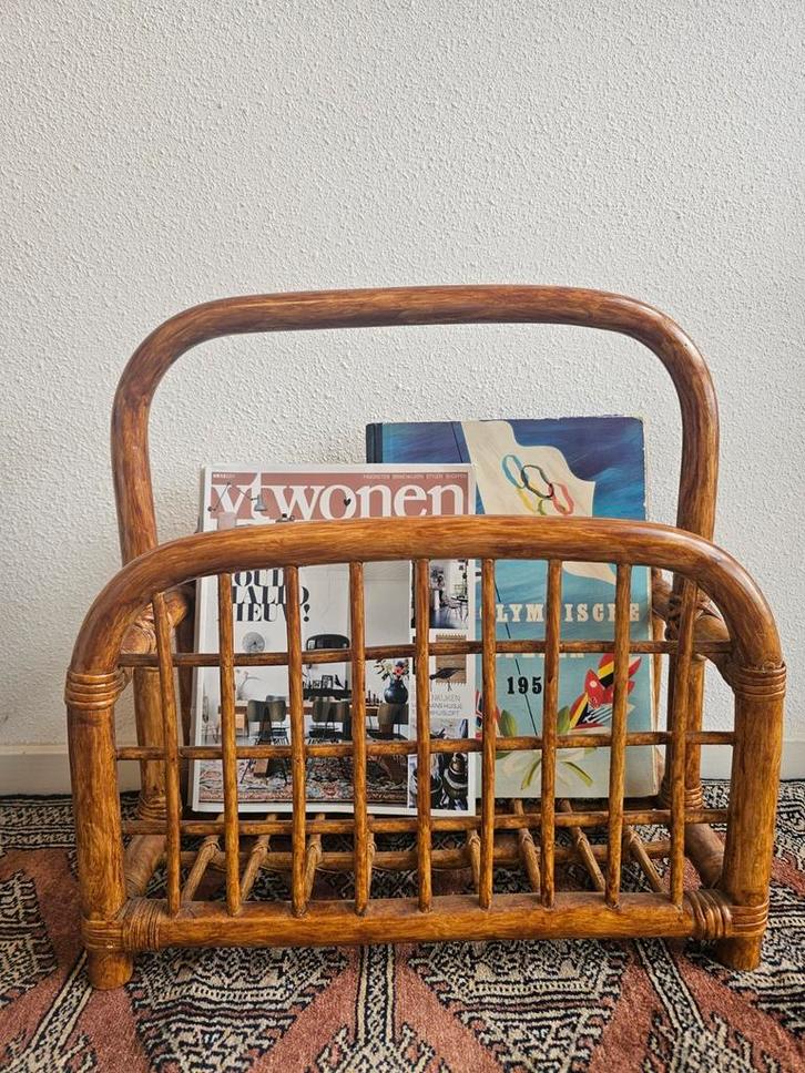 Vintage rotan lectuurmand tijdschriften rek boho, Huis en Inrichting, Woonaccessoires | Krantenbakken en Lectuurbakken, Zo goed als nieuw