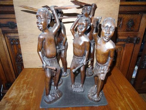 Groep 6 x AFRIKAANSE KRIJGERS, Zwaar Hoursnijwerk Zie Foto`s, Antiek en Kunst, Curiosa en Brocante, Verzenden
