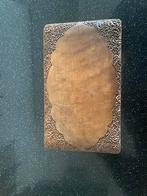 Prachtige houten doos met houtsnijwerk rondom op het deksel, Ophalen