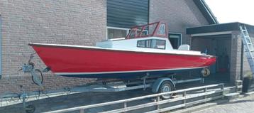Gegalvaniseerde trailer met boot  beschikbaar voor biedingen