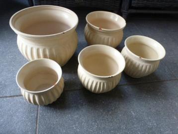 5 mooie potten met kleine beschadiging 5 stuks voor 10,00 beschikbaar voor biedingen