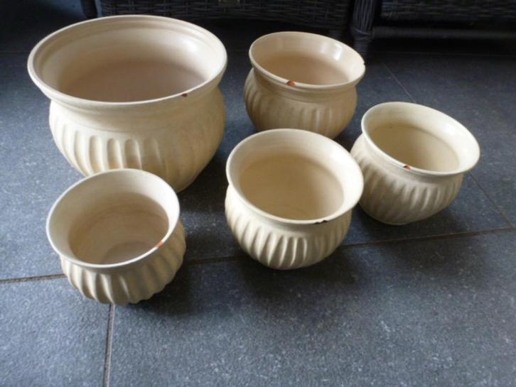 5 mooie potten met kleine beschadiging 5 stuks voor 10,00, Tuin en Terras, Bloempotten, Gebruikt, Aardewerk, Minder dan 40 cm