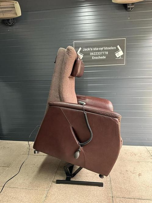 Sta op stoel merk prominent, Huis en Inrichting, Fauteuils, Zo goed als nieuw, Leer, 50 tot 75 cm, Minder dan 75 cm, Ophalen of Verzenden