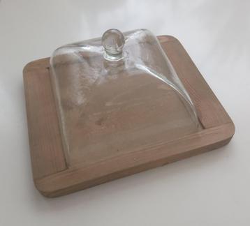 Kaasstolp met houten dienblad  beschikbaar voor biedingen