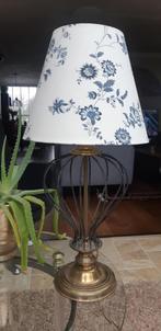 Messing metaal vintage tafellamp blauw wit kap, Antiek en Kunst, Antiek | Lampen, Ophalen of Verzenden