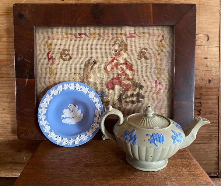 Geglazuurd drabware theepotje met blue Jasper decoratie, Antiek en Kunst, Antiek | Servies los, Ophalen of Verzenden