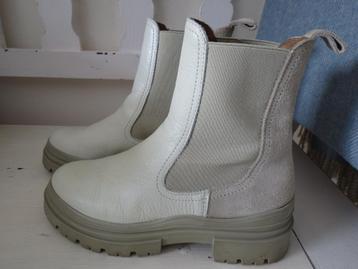 Boots van DWARS maat 39 beschikbaar voor biedingen