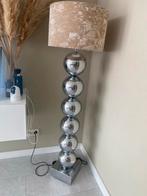 Moderne zilverkleurige vloerlamp, Ophalen of Verzenden, Zo goed als nieuw, Metaal, 150 tot 200 cm