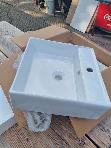 Nieuwe Witte Wastafel beschikbaar voor biedingen