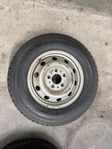Wielenset met Toyo banden 215/75R16 beschikbaar voor biedingen