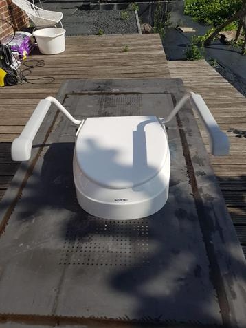 Toiletverhoger Aquatec 900 incl armleuning beschikbaar voor biedingen