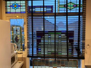 Diverse antieke glas in lood ITEMS beschikbaar voor biedingen