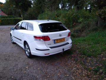 Toyota Avensis 2.2 D-4d Wagon 2011 Wit.  ZEER NETTE AUTO. beschikbaar voor biedingen