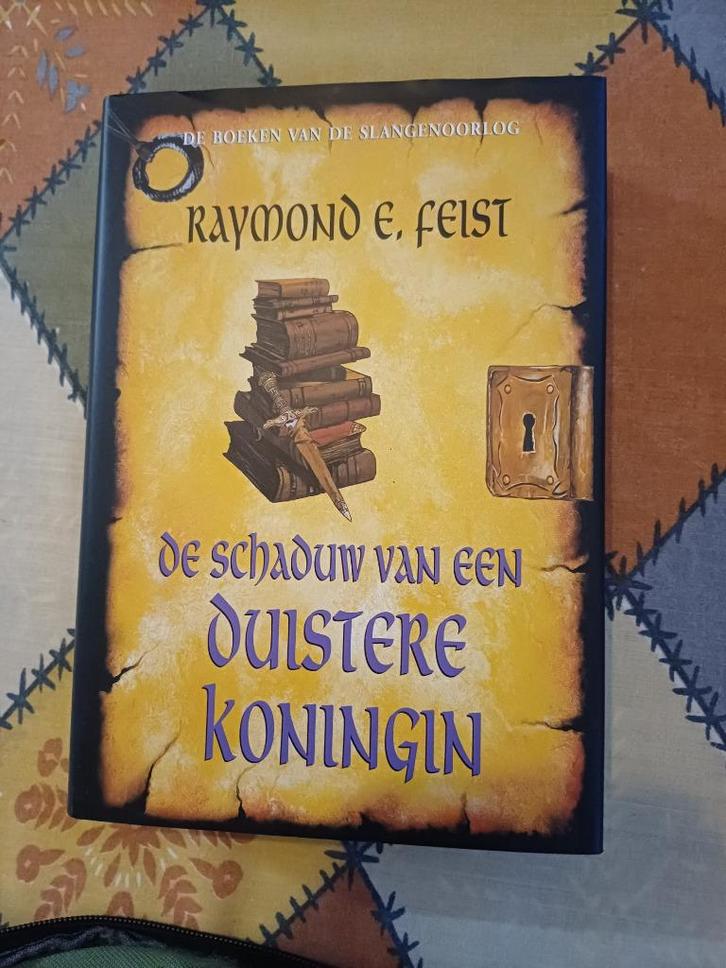 Raymond Feist De schaduw van de duistere Koningin Hardcover, Boeken, Fantasy, Gelezen, Ophalen