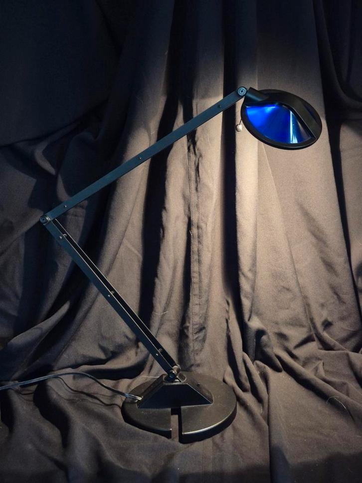 Bureaulamp of tafellamp vintage ikea blauw zwart memphis, Huis en Inrichting, Lampen | Tafellampen, Gebruikt, Minder dan 50 cm