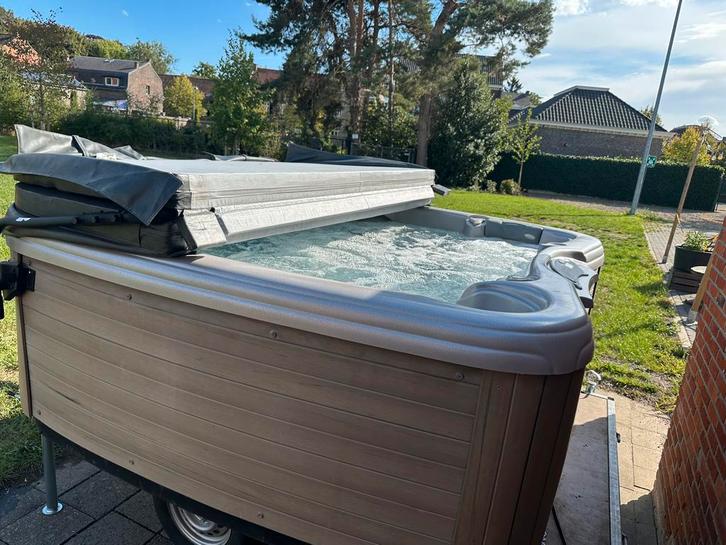 Jacuzzi Coleman 6 personen, Tuin en Terras, Bubbelbaden en Hottubs, Zo goed als nieuw, Inbouw, Ophalen