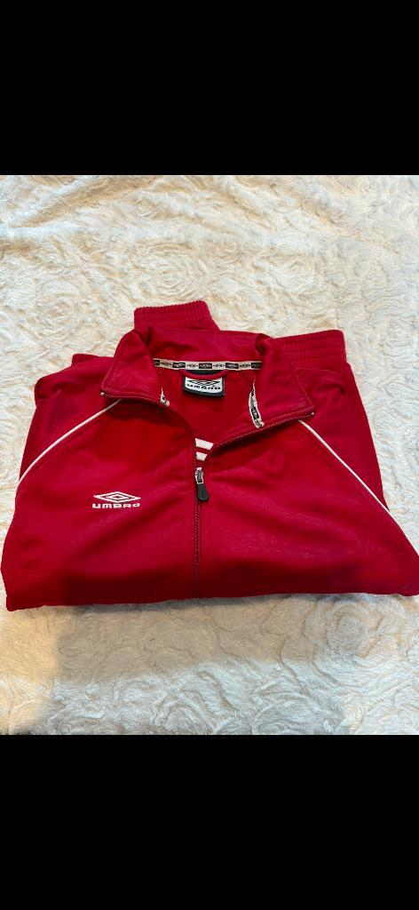 Umbro vest - rood, Sport en Fitness, Voetbal, Gebruikt, Trainingspak, Maat S, Ophalen of Verzenden