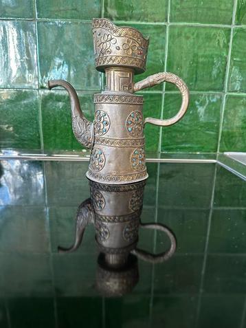 Tibetaanse theepot oud met steentjes beschikbaar voor biedingen