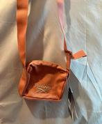 Nieuw roze reebok tas tasje zalm kleur, Sieraden, Tassen en Uiterlijk, Tassen | Damestassen, Ophalen of Verzenden, Nieuw, Roze