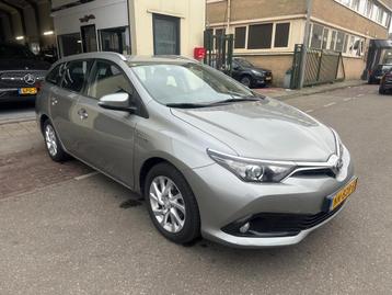 Toyota Auris 1.8 Hybrid Touring Sports CVT 2016 Grijs beschikbaar voor biedingen