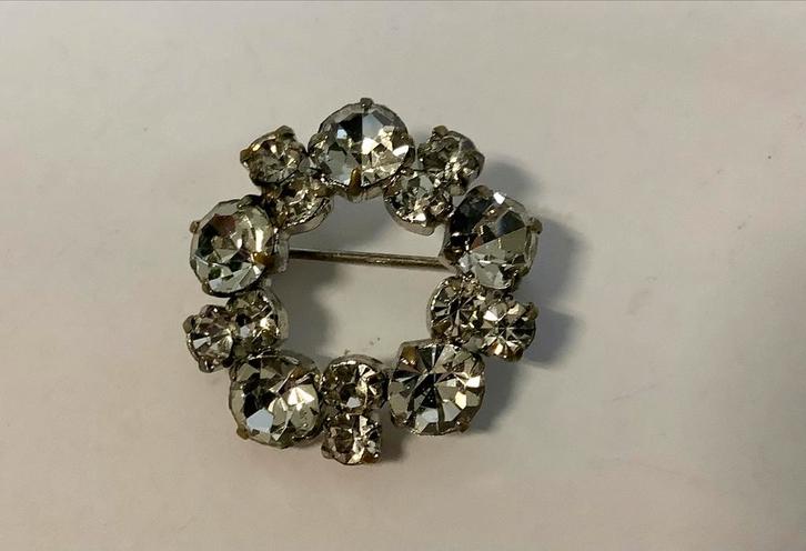 Broche oude ronde speld reverspeld bijou bezet met strass, Sieraden, Tassen en Uiterlijk, Broches, Gebruikt, Overige materialen