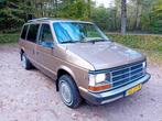 Chrysler Voyager 3.0 I SE AUT BJ1989  UNIEK!! MK1! APK 2027!, Beige, 1505 kg, Beige, Origineel Nederlands