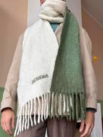 Jacquemus sjaal groen wit alpaca, Kleding | Dames, Ophalen of Verzenden, Zo goed als nieuw, Maat 46/48 (XL) of groter, Sjaal