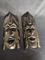 Afrikaans Houtsnijwerk Masker 2-delig, Antiek en Kunst, Ophalen