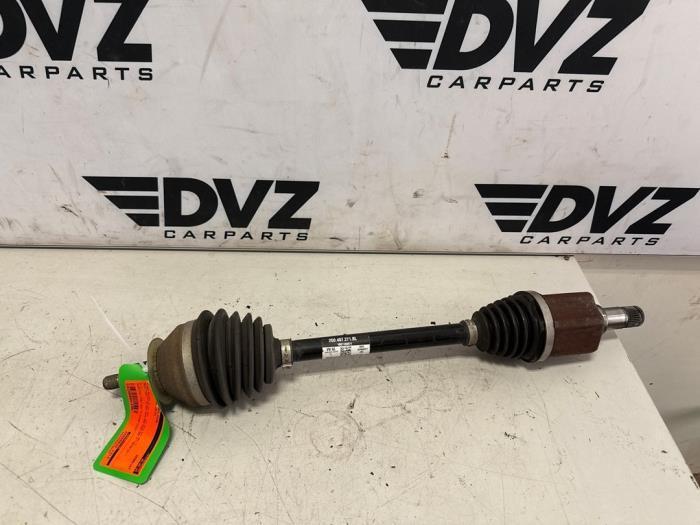 Aandrijfas links-voor van een Volkswagen Polo, Auto-onderdelen, Remmen en Aandrijving, Volkswagen, Gebruikt, 3 maanden garantie