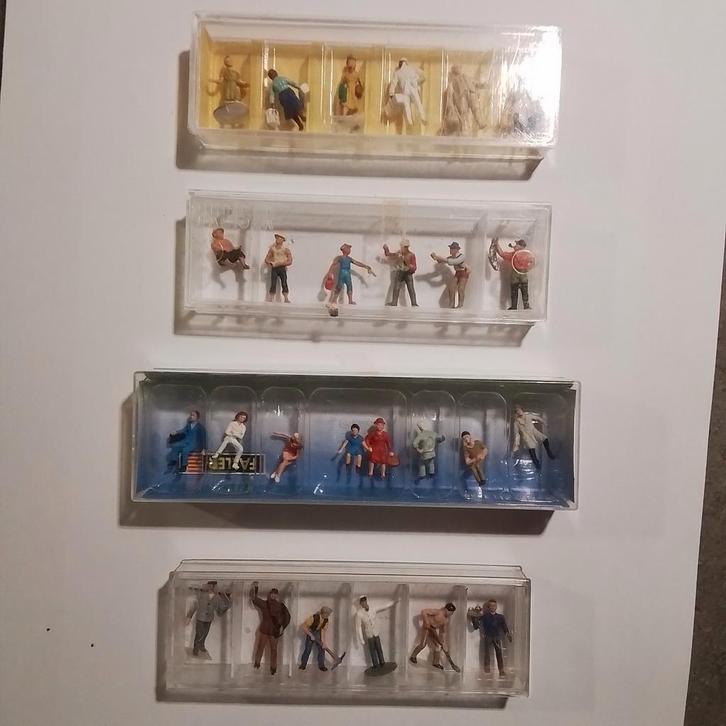 4 Setjes H0 Figuren, Hobby en Vrije tijd, Modeltreinen | H0, Gelijkstroom of Wisselstroom, Overige merken, Ophalen of Verzenden