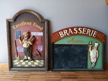 2 brasserie borden in hout beschikbaar voor biedingen