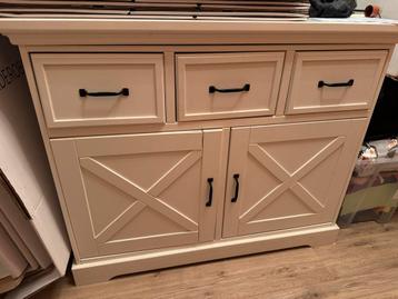 Kamode Dressoir met Lades en Deuren beschikbaar voor biedingen