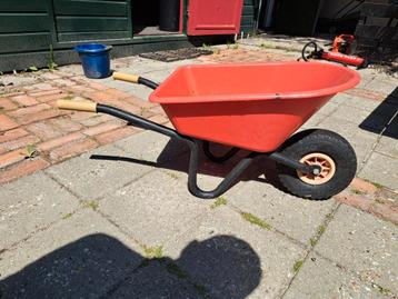 Speelgoed kruiwagen  beschikbaar voor biedingen