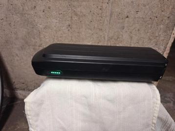 IN ZEER NETTE STAAT GAZELLE ACCU VOOR C7/C8. beschikbaar voor biedingen