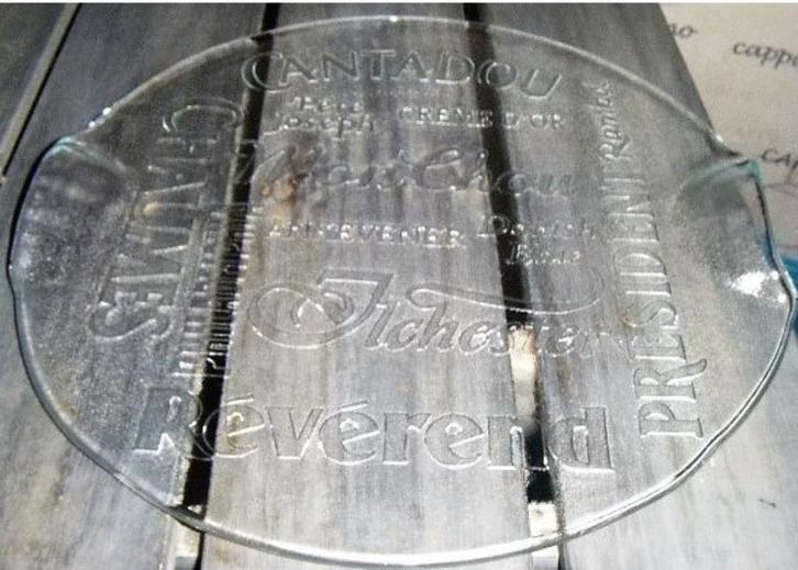 Glazen kaasplateau met opdruk Franse kazen, Huis en Inrichting, Keuken | Servies, Zo goed als nieuw, Schaal of Schalen, Overige stijlen