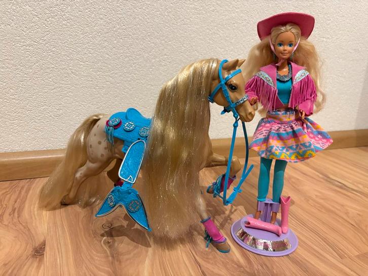 Western Fun Barbie & Sun Runner Paard 80s, Kinderen en Baby's, Speelgoed | Poppen, Gebruikt, Barbie, Ophalen of Verzenden