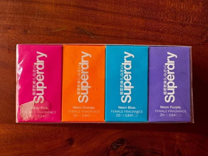 Superdry set 4 x 25 ml damesparfum, Sieraden, Tassen en Uiterlijk, Uiterlijk | Parfum, Nieuw, Ophalen of Verzenden