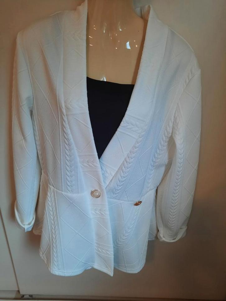 Wit Dames Colbertje - Maat 38, Kleding | Dames, Jasjes, Kostuums en Pakken, Zo goed als nieuw, Jasje, Maat 38/40 (M), Wit, Ophalen of Verzenden