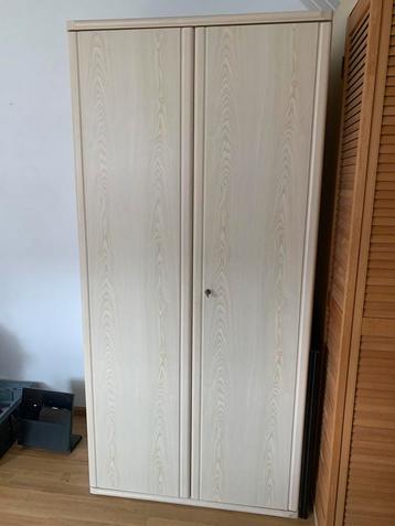 Garderobe kast beschikbaar voor biedingen