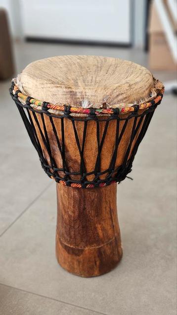 Djembe trommel H 44 cm, B 28 cm.  beschikbaar voor biedingen