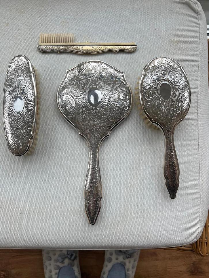 Mooi verzilverde toilet/kapset. 4 delig met bloemmotief, Antiek en Kunst, Antiek | Goud en Zilver, Ophalen