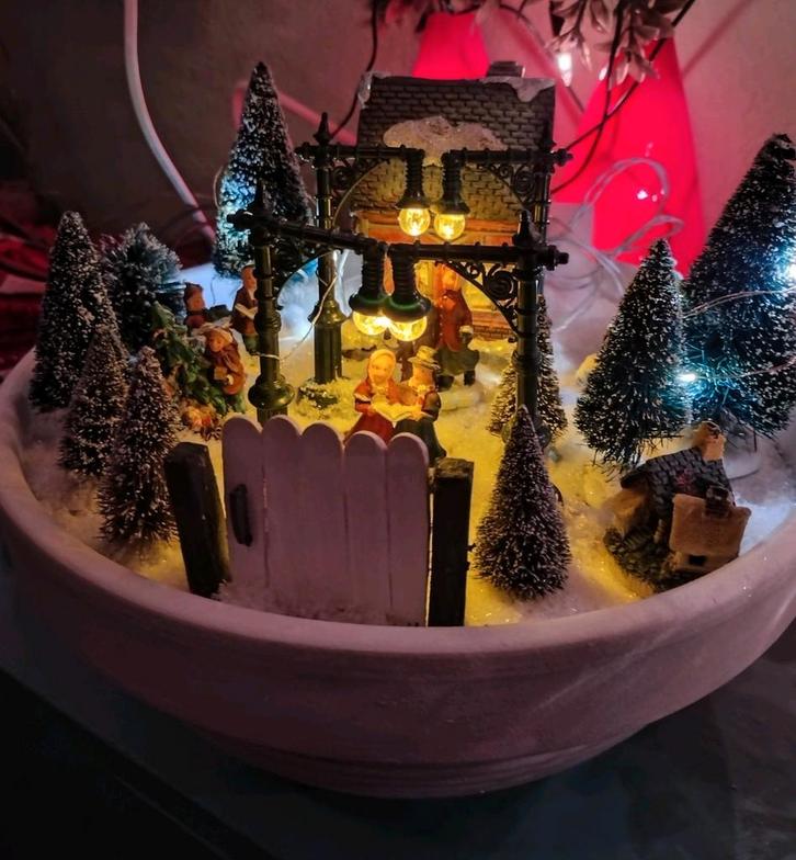 Leuk verlicht kersttafereel kerstsfeer kerst, Diversen, Kerst, Gebruikt, Ophalen of Verzenden